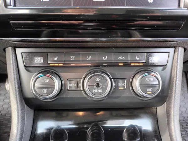 Škoda Superb 2,0 TDI,110KW,NAVI,VÝHŘEV, - foto 33