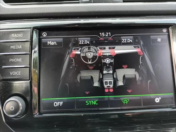 Škoda Superb 2,0 TDI,110KW,NAVI,VÝHŘEV, - foto 35