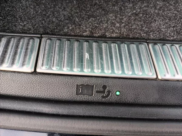 Škoda Superb 2,0 TDI,110KW,NAVI,VÝHŘEV, - foto 39