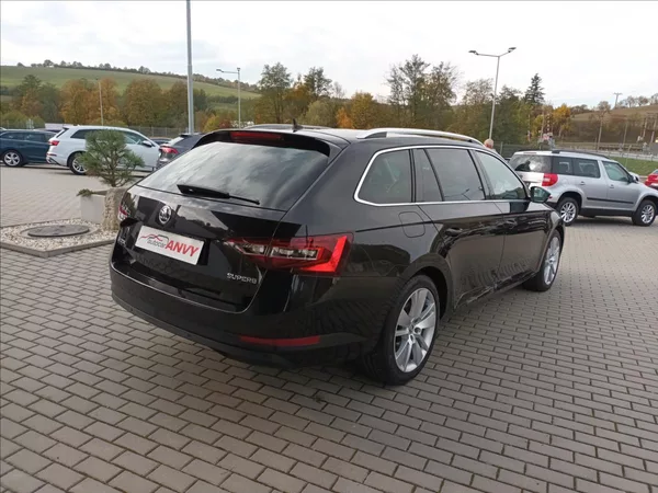 Škoda Superb 2,0 TDI,110KW,NAVI,VÝHŘEV, - foto 5