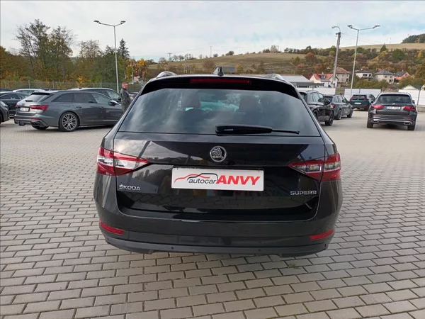 Škoda Superb 2,0 TDI,110KW,NAVI,VÝHŘEV, - foto 6