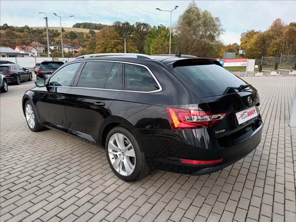 Škoda Superb 2,0 TDI,110KW,NAVI,VÝHŘEV, - foto 7