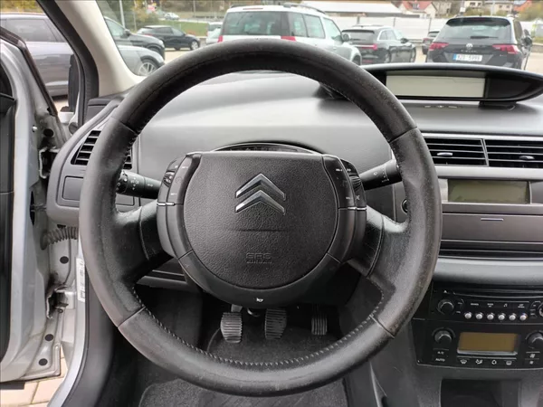 Citroën C4 1,4 i,65kw,ČR,1MAJ,KLIMA, - foto 12