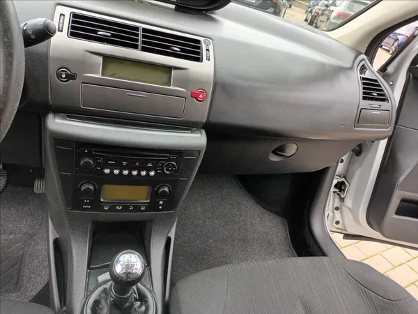 Citroën C4 1,4 i,65kw,ČR,1MAJ,KLIMA, - foto 13