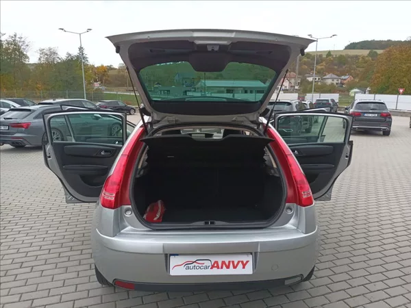 Citroën C4 1,4 i,65kw,ČR,1MAJ,KLIMA, - foto 17