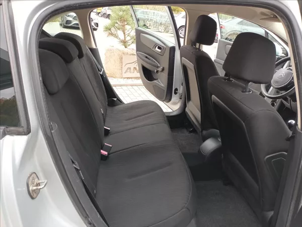 Citroën C4 1,4 i,65kw,ČR,1MAJ,KLIMA, - foto 19