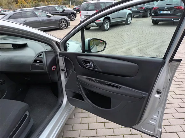 Citroën C4 1,4 i,65kw,ČR,1MAJ,KLIMA, - foto 21