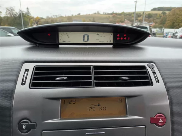 Citroën C4 1,4 i,65kw,ČR,1MAJ,KLIMA, - foto 26