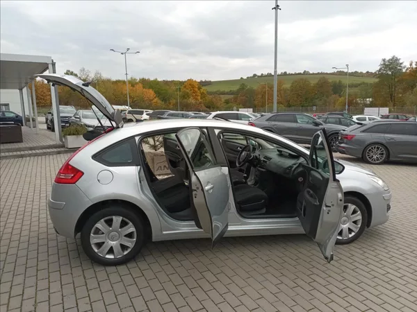 Citroën C4 1,4 i,65kw,ČR,1MAJ,KLIMA, - foto 9