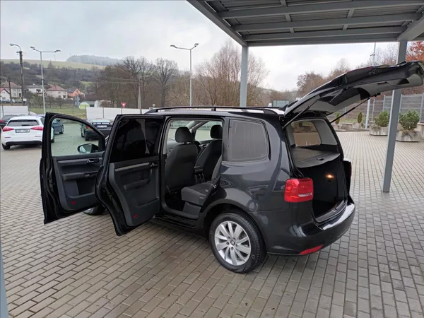 Volkswagen Touran 1,4 TSI,SERVIS,TAŽNÉ,VÝHŘEV - foto 10