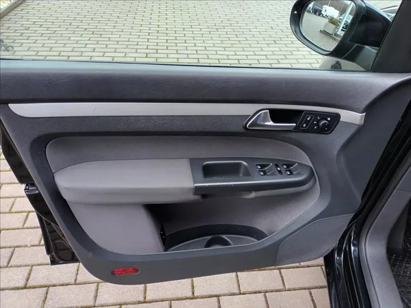 Volkswagen Touran 1,4 TSI,SERVIS,TAŽNÉ,VÝHŘEV - foto 17