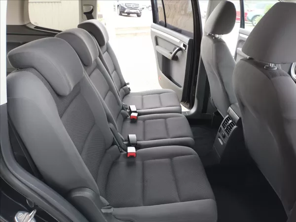 Volkswagen Touran 1,4 TSI,SERVIS,TAŽNÉ,VÝHŘEV - foto 23