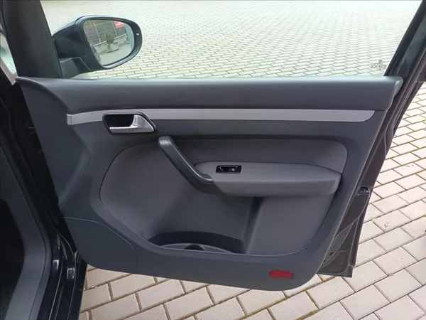 Volkswagen Touran 1,4 TSI,SERVIS,TAŽNÉ,VÝHŘEV - foto 25