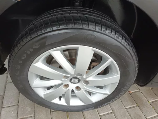 Volkswagen Touran 1,4 TSI,SERVIS,TAŽNÉ,VÝHŘEV - foto 27