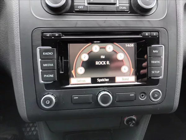 Volkswagen Touran 1,4 TSI,SERVIS,TAŽNÉ,VÝHŘEV - foto 29