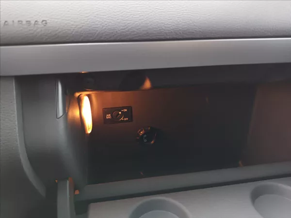Volkswagen Touran 1,4 TSI,SERVIS,TAŽNÉ,VÝHŘEV - foto 30