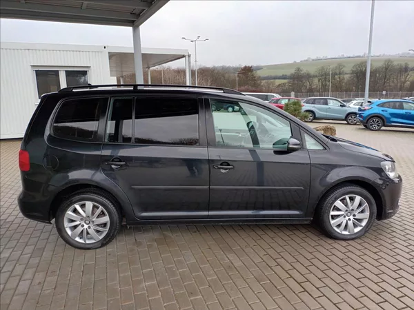 Volkswagen Touran 1,4 TSI,SERVIS,TAŽNÉ,VÝHŘEV - foto 4