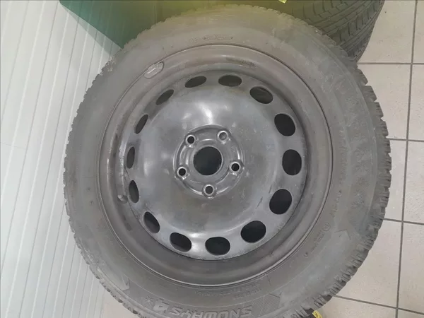 Volkswagen Touran 1,4 TSI,SERVIS,TAŽNÉ,VÝHŘEV - foto 42