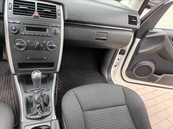 Mercedes-Benz Třídy B 2,0 i,B 200,100kw,TAŽNÉ,VÝHŘEV - foto 13