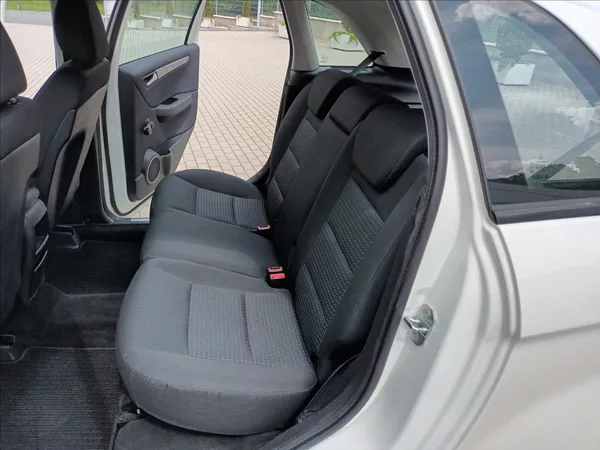 Mercedes-Benz Třídy B 2,0 i,B 200,100kw,TAŽNÉ,VÝHŘEV - foto 17
