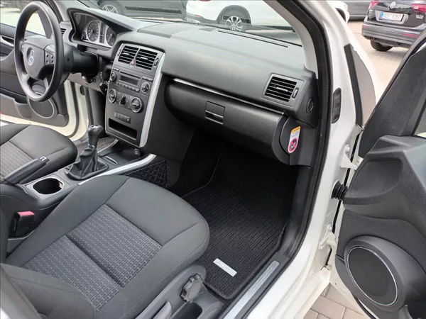 Mercedes-Benz Třídy B 2,0 i,B 200,100kw,TAŽNÉ,VÝHŘEV - foto 23