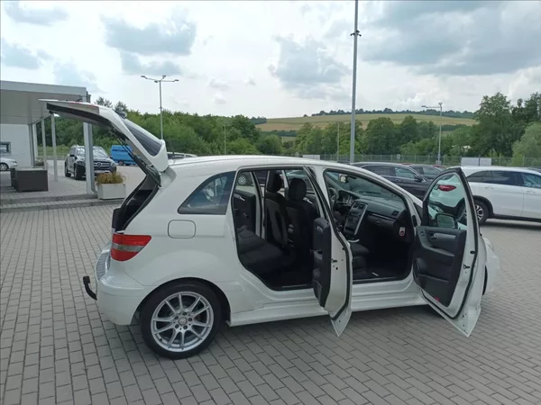 Mercedes-Benz Třídy B 2,0 i,B 200,100kw,TAŽNÉ,VÝHŘEV - foto 9