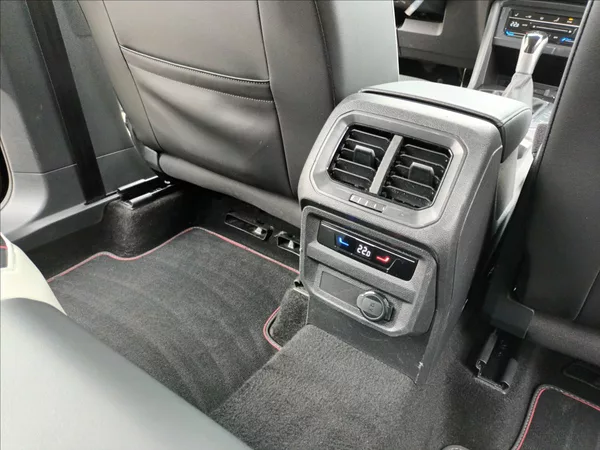 Volkswagen Tiguan 2,0 TDI,147KW,URBAN SPORT,4X4 - foto 24
