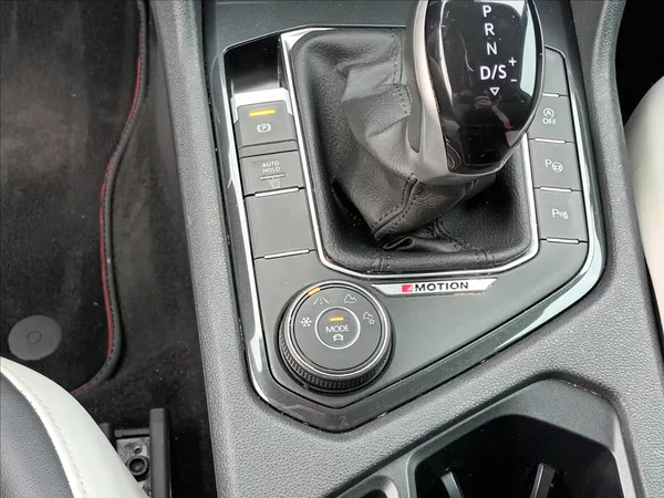 Volkswagen Tiguan 2,0 TDI,147KW,URBAN SPORT,4X4 - foto 44