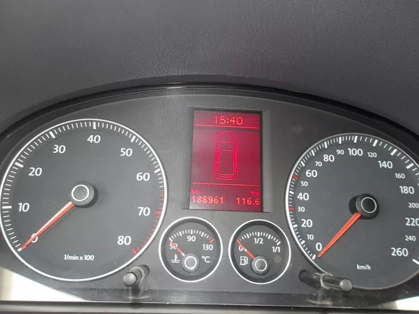 Volkswagen Touran 1,6i 75kW ! KRASAVEC !!! - foto 23