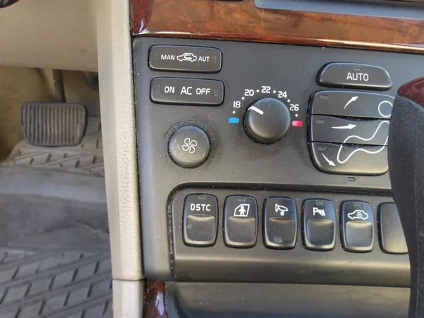 Volvo XC90 2,4D5 136 kW ČR Serv.kn! - foto 18