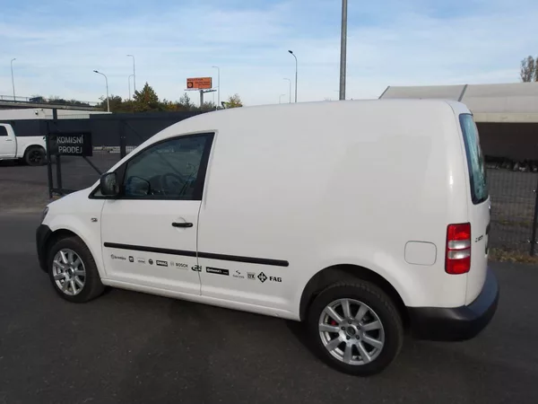 Volkswagen Caddy 1,6TDi ČR - foto 4
