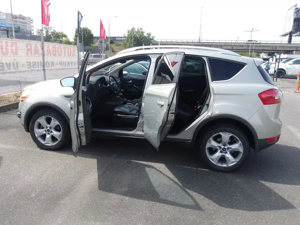 Ford Kuga 2,0TDCi 100 kW ! TITANIUM ! - foto 11