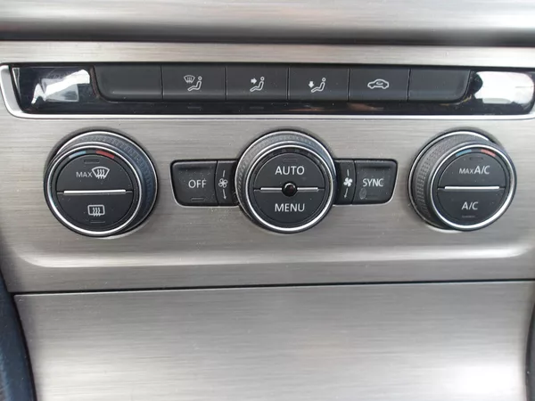 Volkswagen Golf 1,4TSi 92kW ČR ! 2.MAJ.! - foto 19