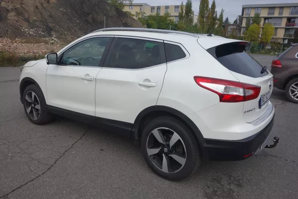 Nissan Qashqai 1,6DIG-T 120kW ČR! 1.MAJ.! - foto 11