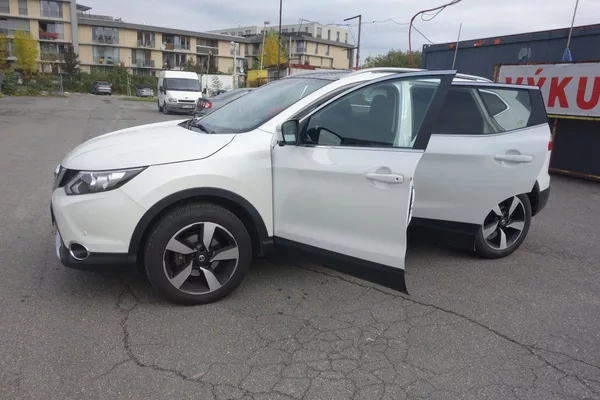 Nissan Qashqai 1,6DIG-T 120kW ČR! 1.MAJ.! - foto 14