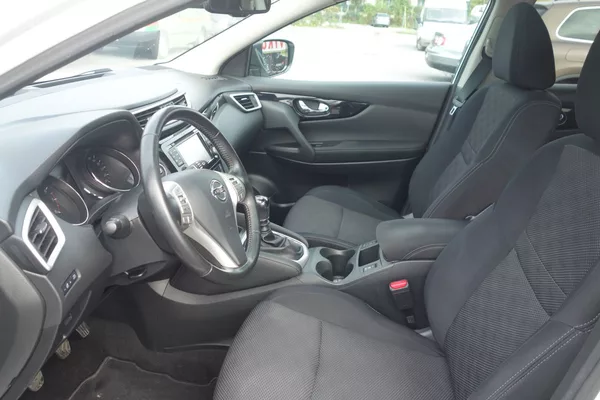 Nissan Qashqai 1,6DIG-T 120kW ČR! 1.MAJ.! - foto 17