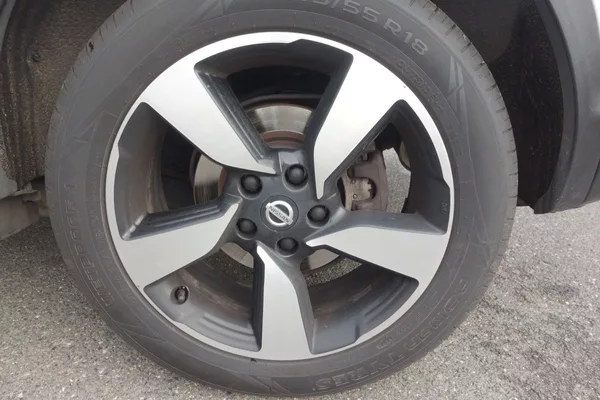 Nissan Qashqai 1,6DIG-T 120kW ČR! 1.MAJ.! - foto 22