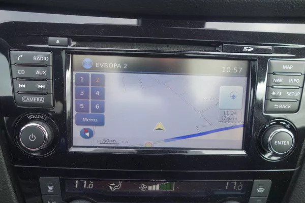 Nissan Qashqai 1,6DIG-T 120kW ČR! 1.MAJ.! - foto 28