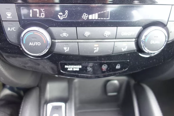 Nissan Qashqai 1,6DIG-T 120kW ČR! 1.MAJ.! - foto 29