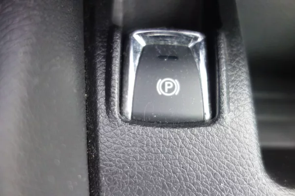 Nissan Qashqai 1,6DIG-T 120kW ČR! 1.MAJ.! - foto 30