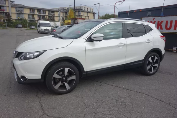 Nissan Qashqai 1,6DIG-T 120kW ČR! 1.MAJ.! - foto 4