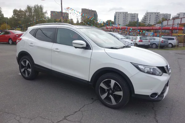 Nissan Qashqai 1,6DIG-T 120kW ČR! 1.MAJ.! - foto 5