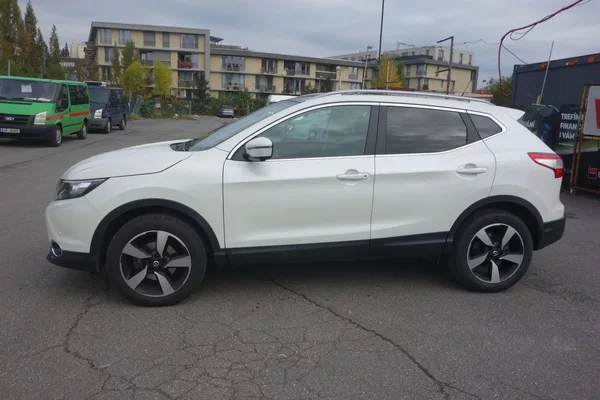 Nissan Qashqai 1,6DIG-T 120kW ČR! 1.MAJ.! - foto 6