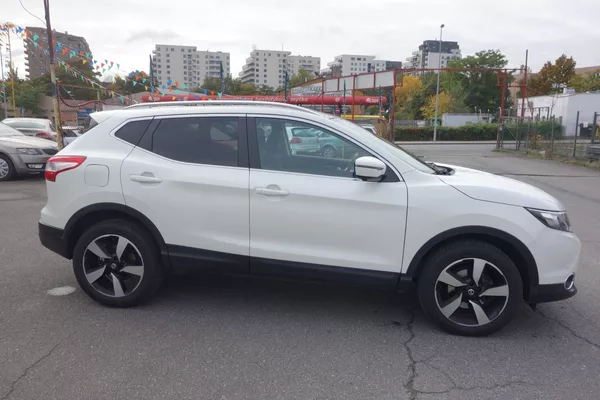 Nissan Qashqai 1,6DIG-T 120kW ČR! 1.MAJ.! - foto 7
