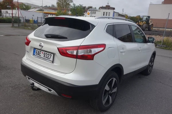 Nissan Qashqai 1,6DIG-T 120kW ČR! 1.MAJ.! - foto 9