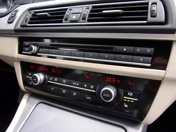 BMW Řada 5 M550d X-DRIVE 280kW KRÁSNÝ VŮZ - foto 12