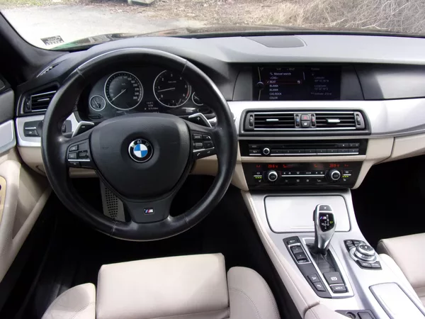 BMW Řada 5 M550d X-DRIVE 280kW KRÁSNÝ VŮZ - foto 14