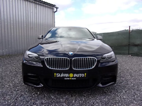 BMW Řada 5 M550d X-DRIVE 280kW KRÁSNÝ VŮZ - foto 2
