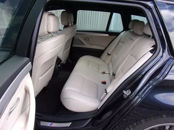 BMW Řada 5 M550d X-DRIVE 280kW KRÁSNÝ VŮZ - foto 21