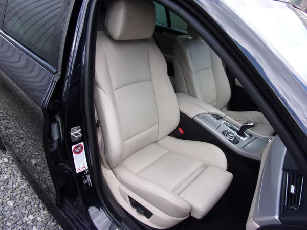 BMW Řada 5 M550d X-DRIVE 280kW KRÁSNÝ VŮZ - foto 31